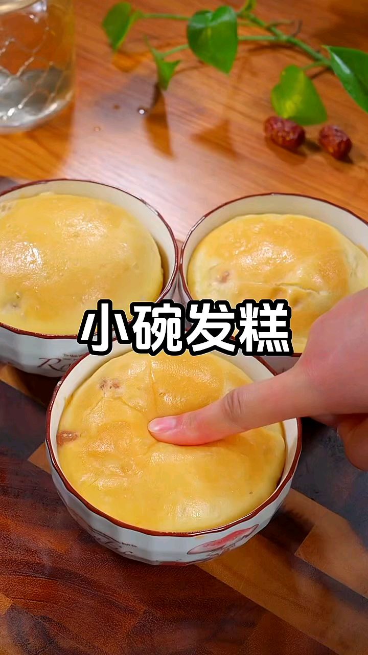 三个鸡蛋一碗面粉在家用碗蒸面包
