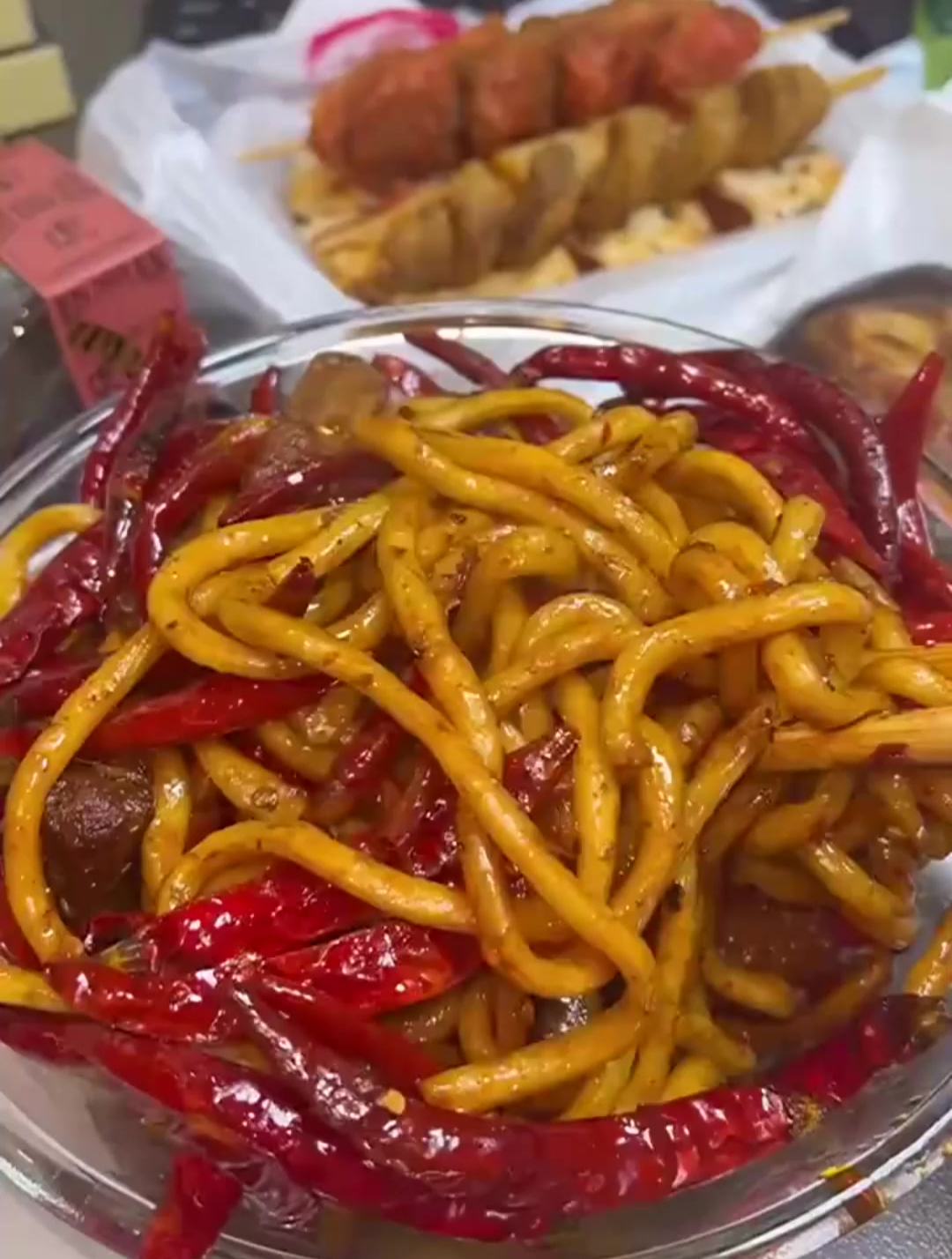 天天被你们催到不停的「冒烟辣」跷脚牛肉面