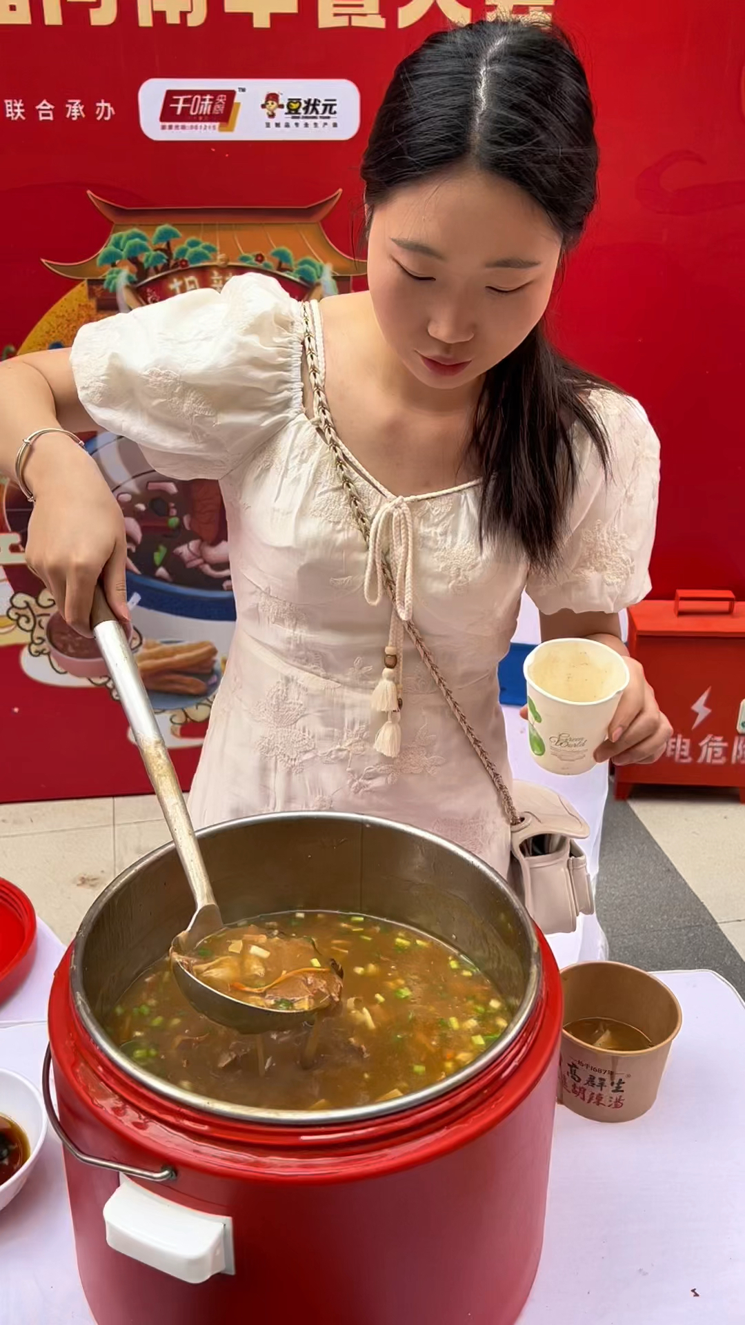 高群生胡辣汤上过纪录片舌尖上的中国,第三届河南早餐大会现场吃