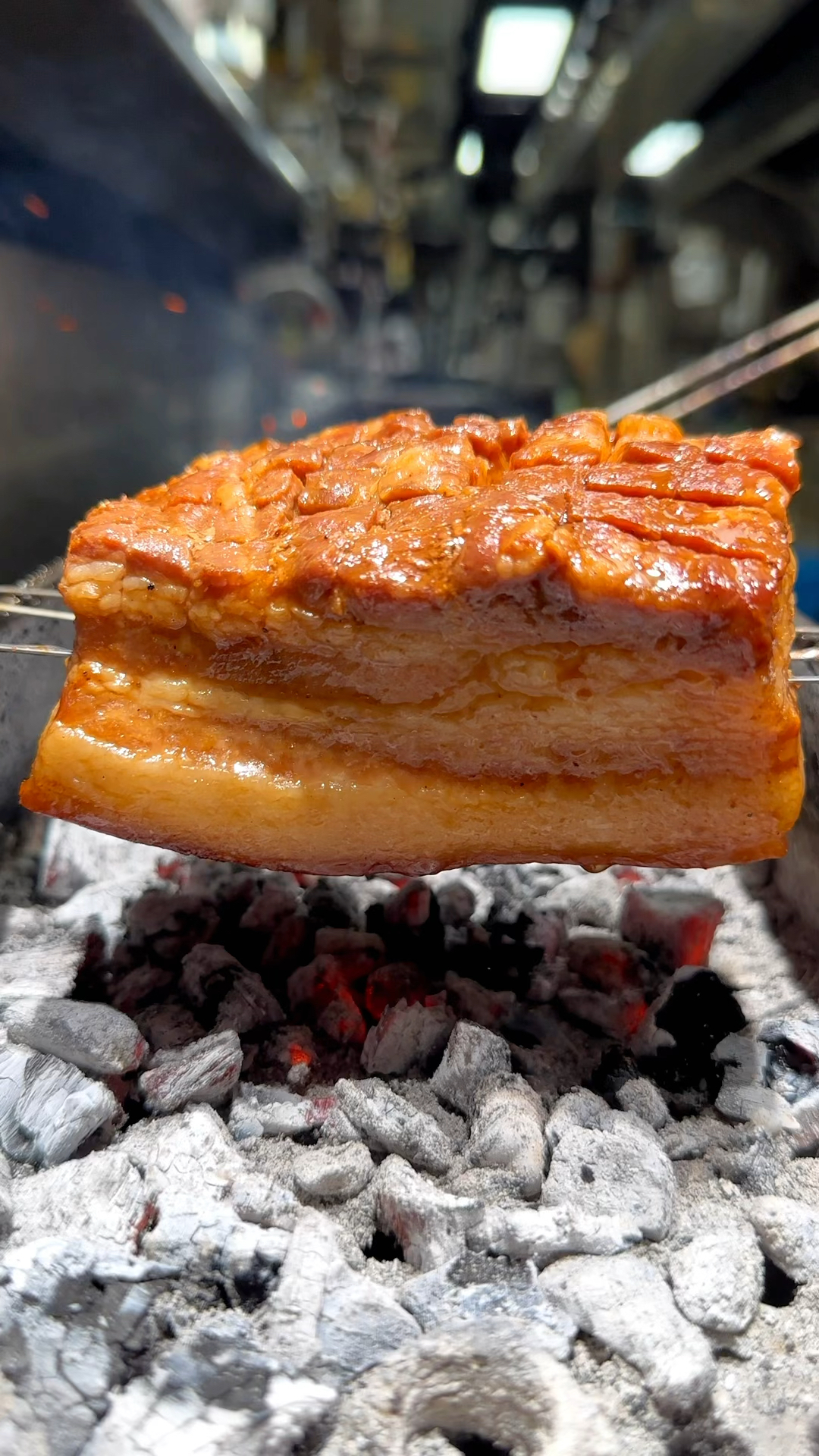 烧烤店里的特色锡纸五花肉