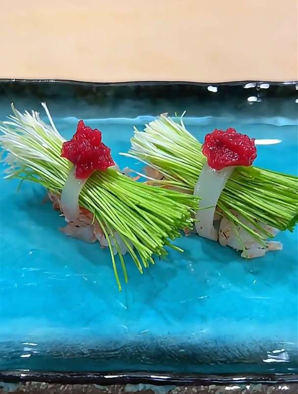 美食大揭秘:梅子鱿鱼手握寿司的独特魅力与制作技巧