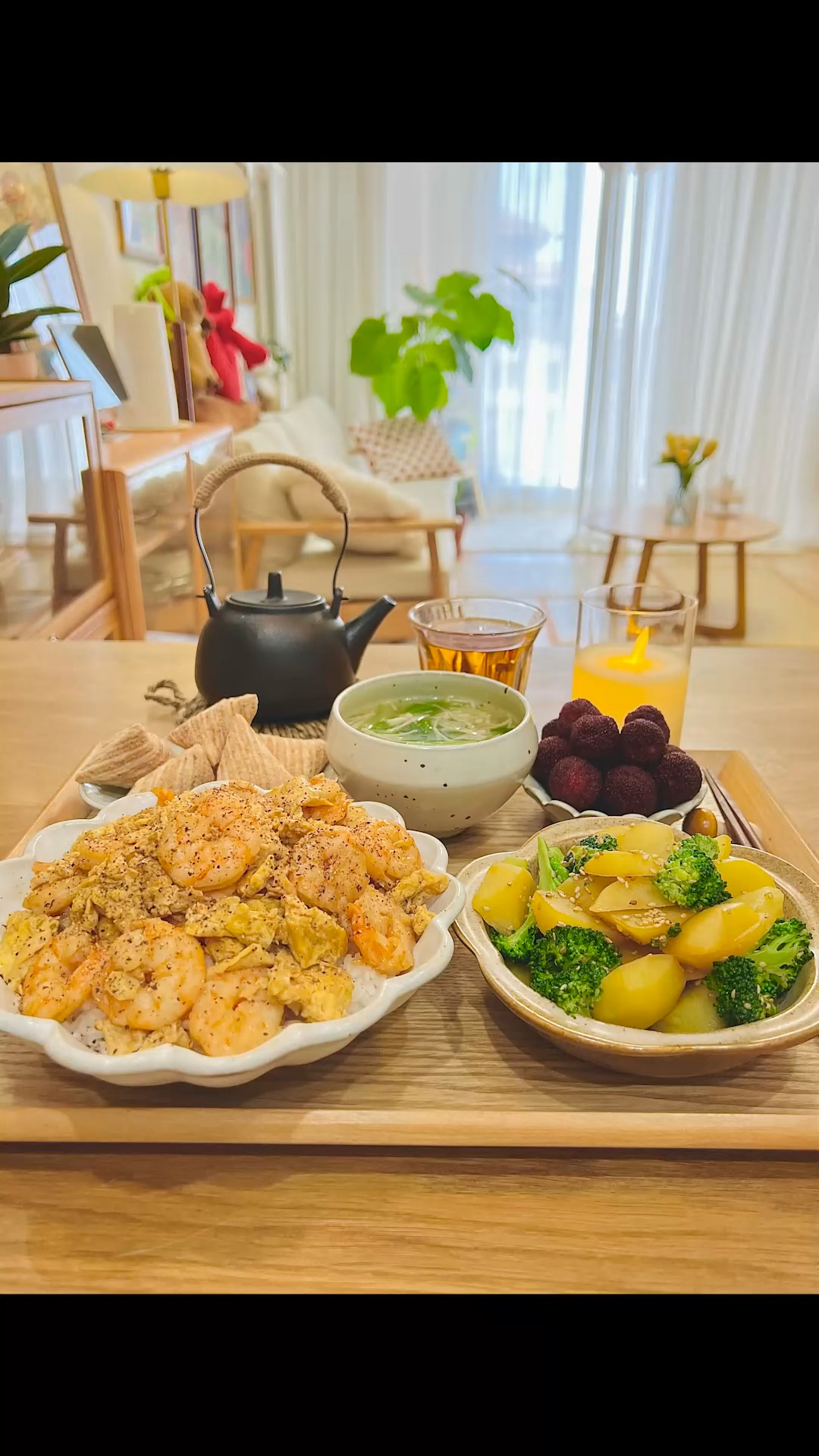 一人食vlog:虾仁鸡蛋盖饭|西兰花拌土豆|金针菇小白菜汤