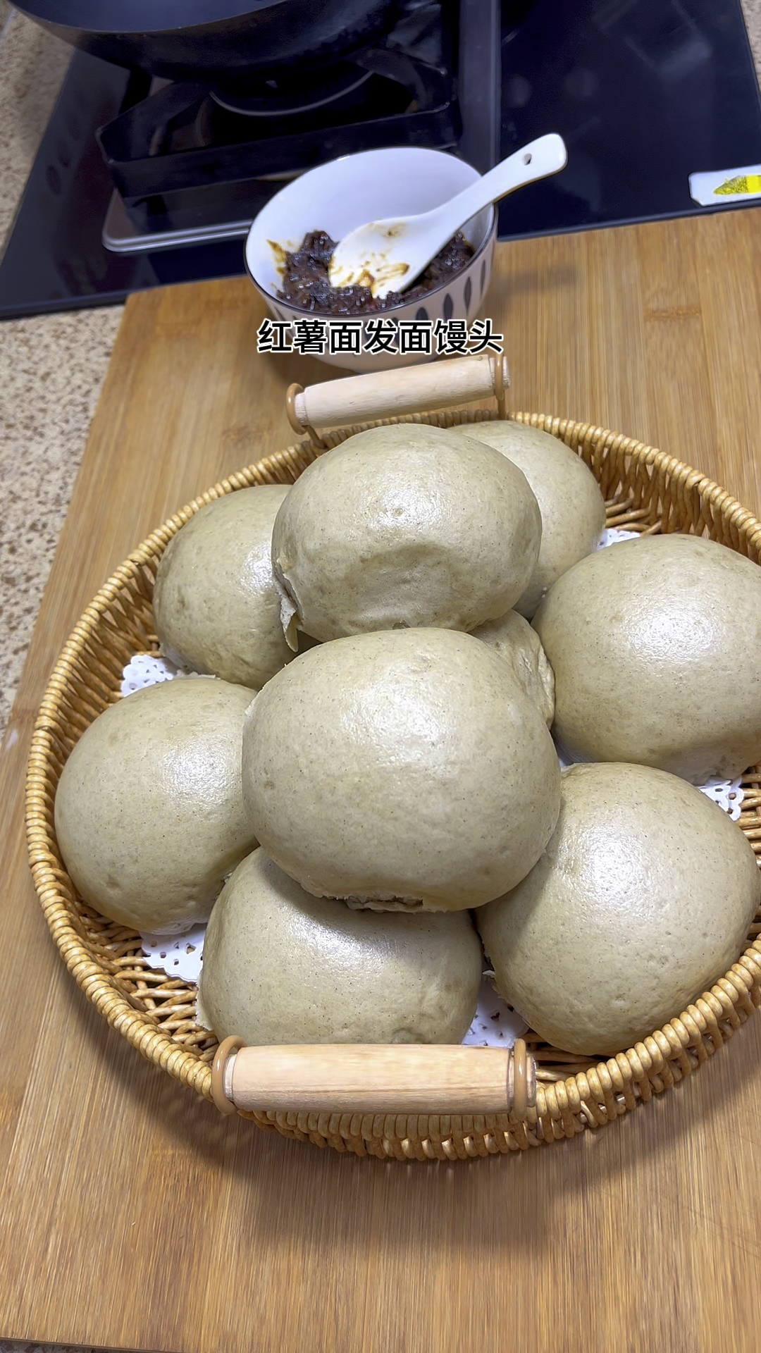 红薯面发面馒头,吃着甜丝丝的,小时候的味道!