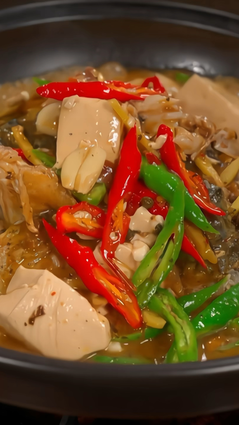 紫苏鱼头炖豆腐,全家都爱吃,汤汁泡饭太香了#家常菜