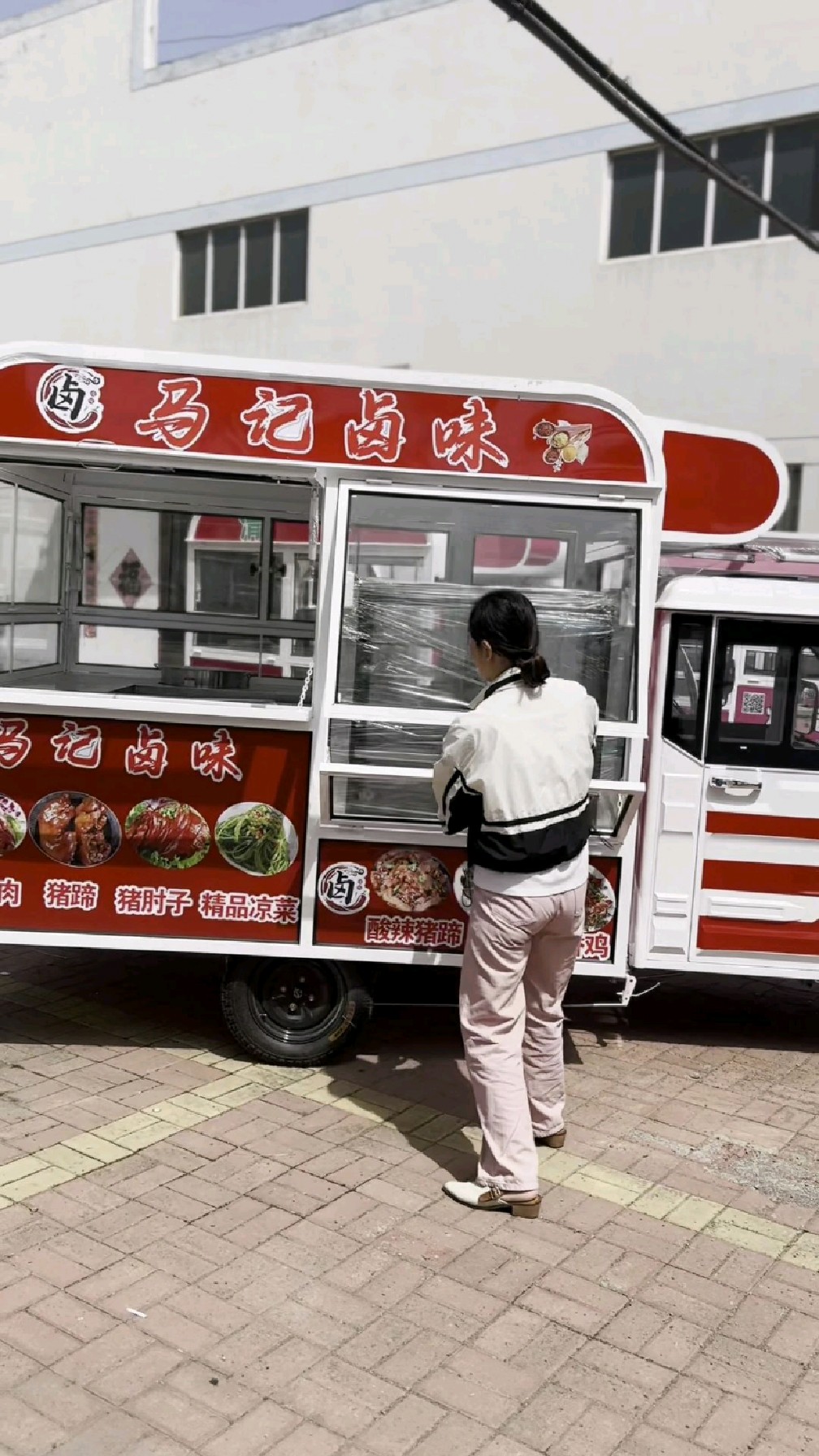 三轮早餐车多功能熟食凉菜车