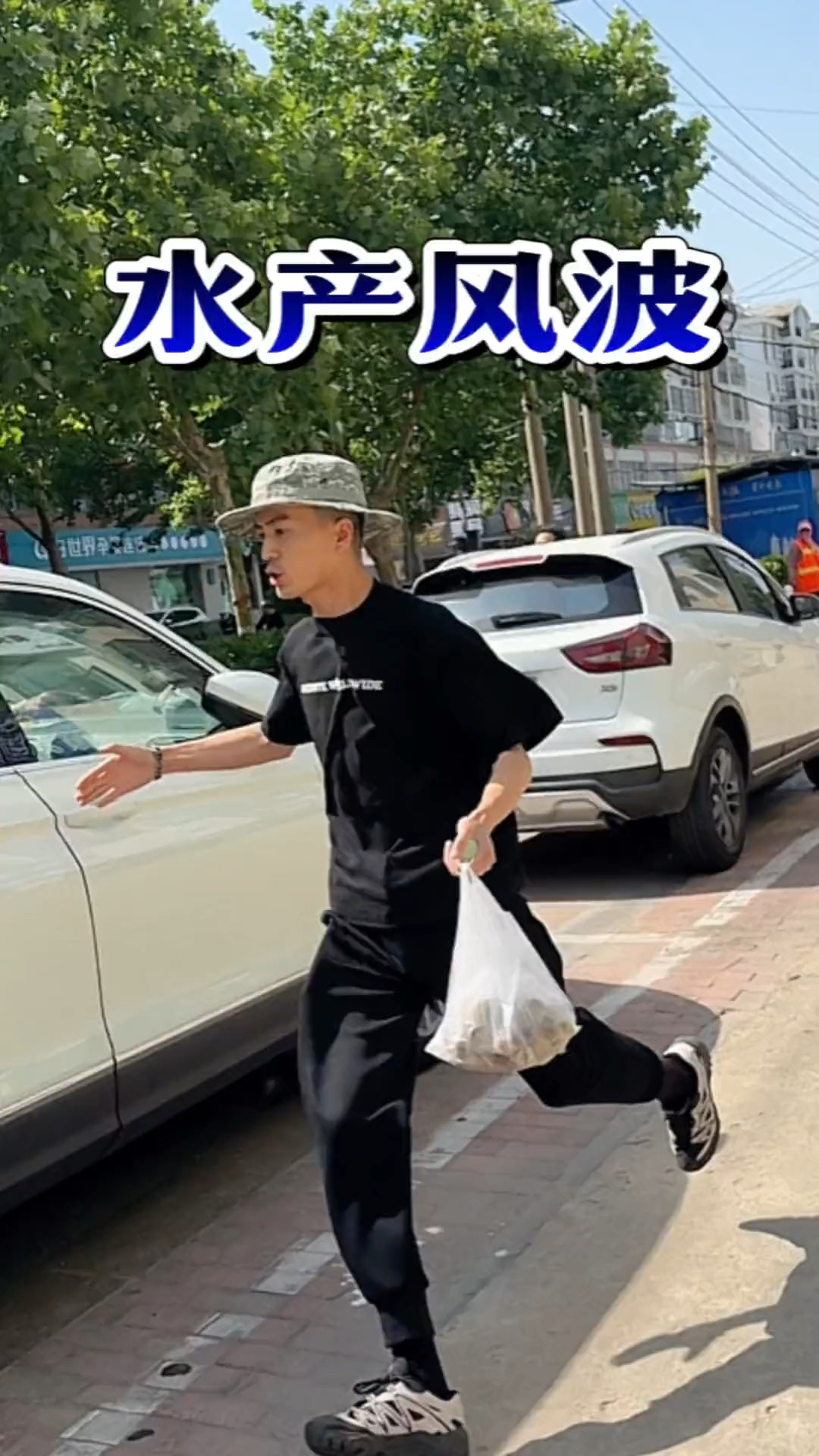博主曝光连云港海鲜市场水产风波,65一斤的爬爬虾只有半斤重