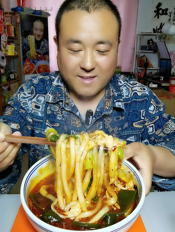 甘肃特色天水麻辣烫手擀粉,简单好吃香而不辣过瘾的很,太香了