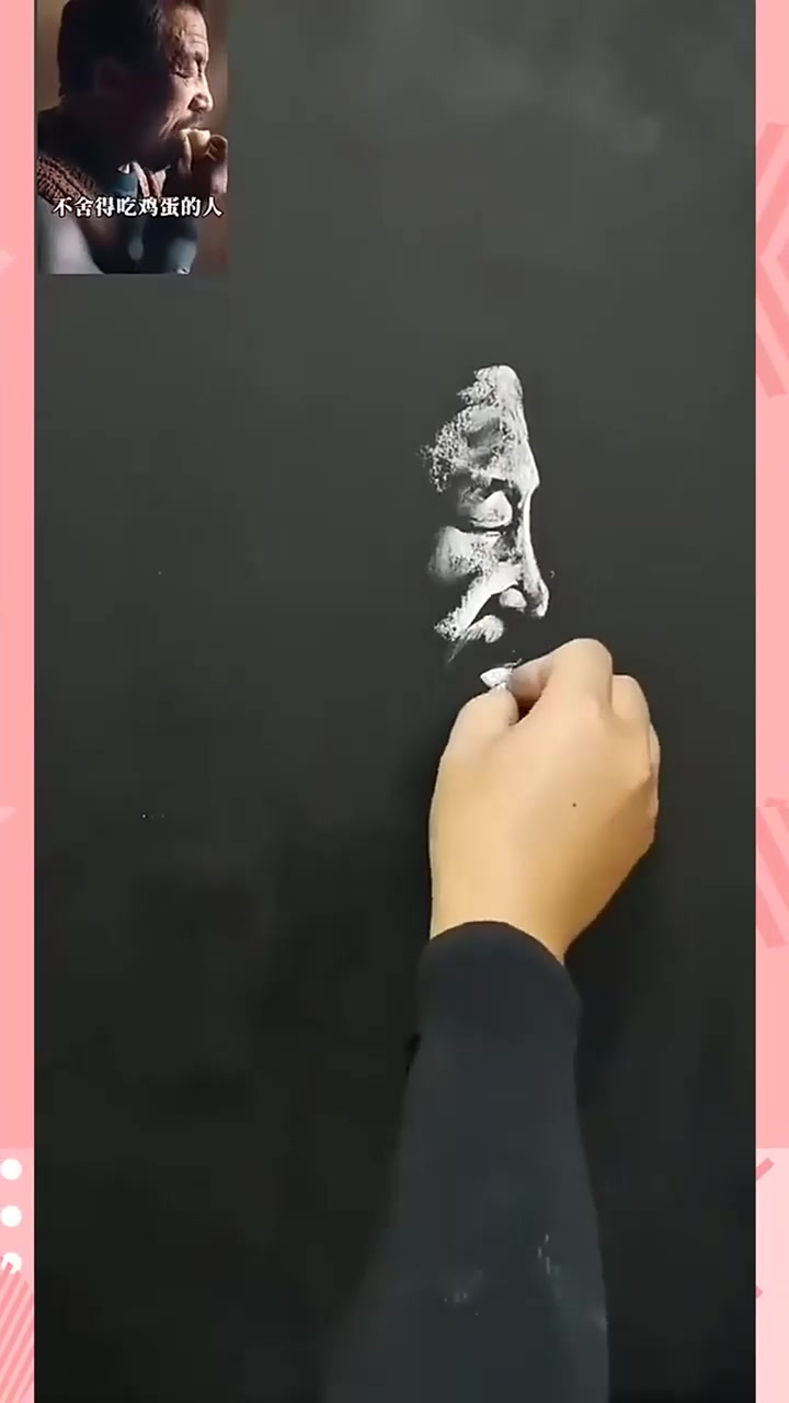 那么他为什么对着贵英的照片吃鸡蛋呢
