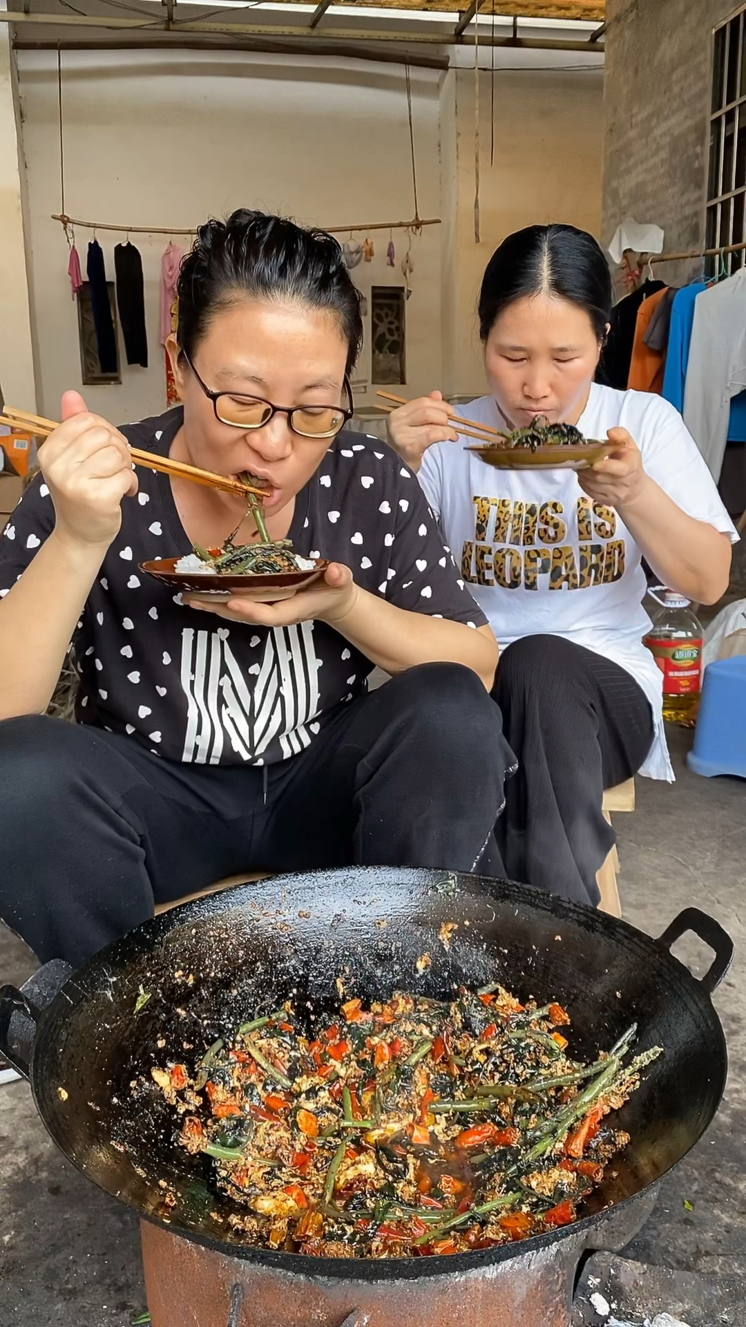 第一次做鸡蛋炒红皮菜味道不错哦