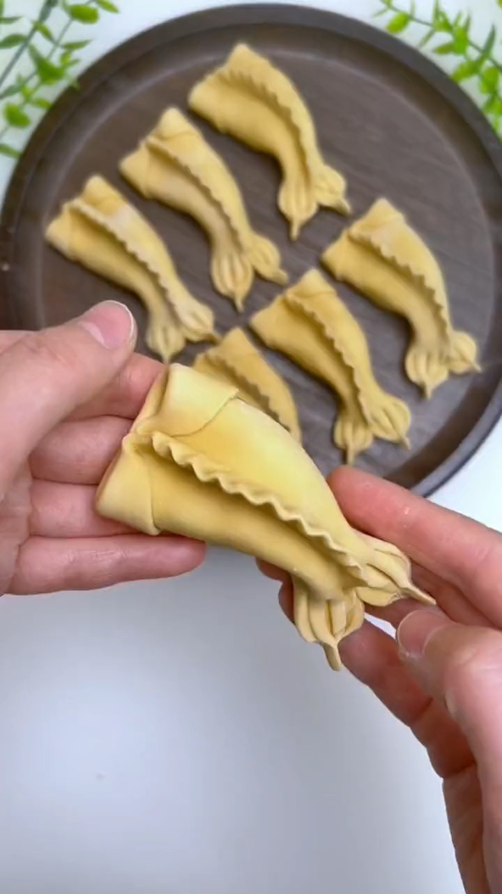 鱼尾饺子慢动作包法