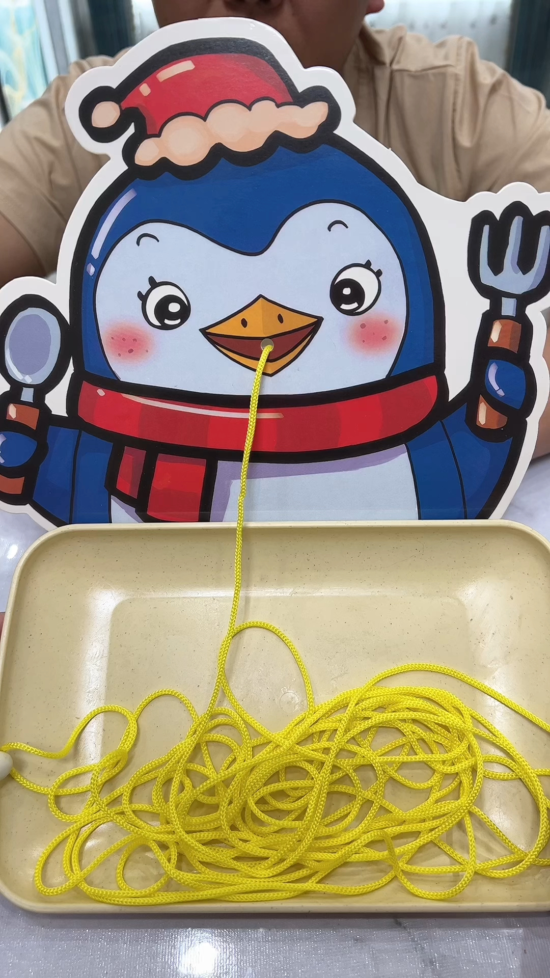 小企鹅怎么也吃面条啊?