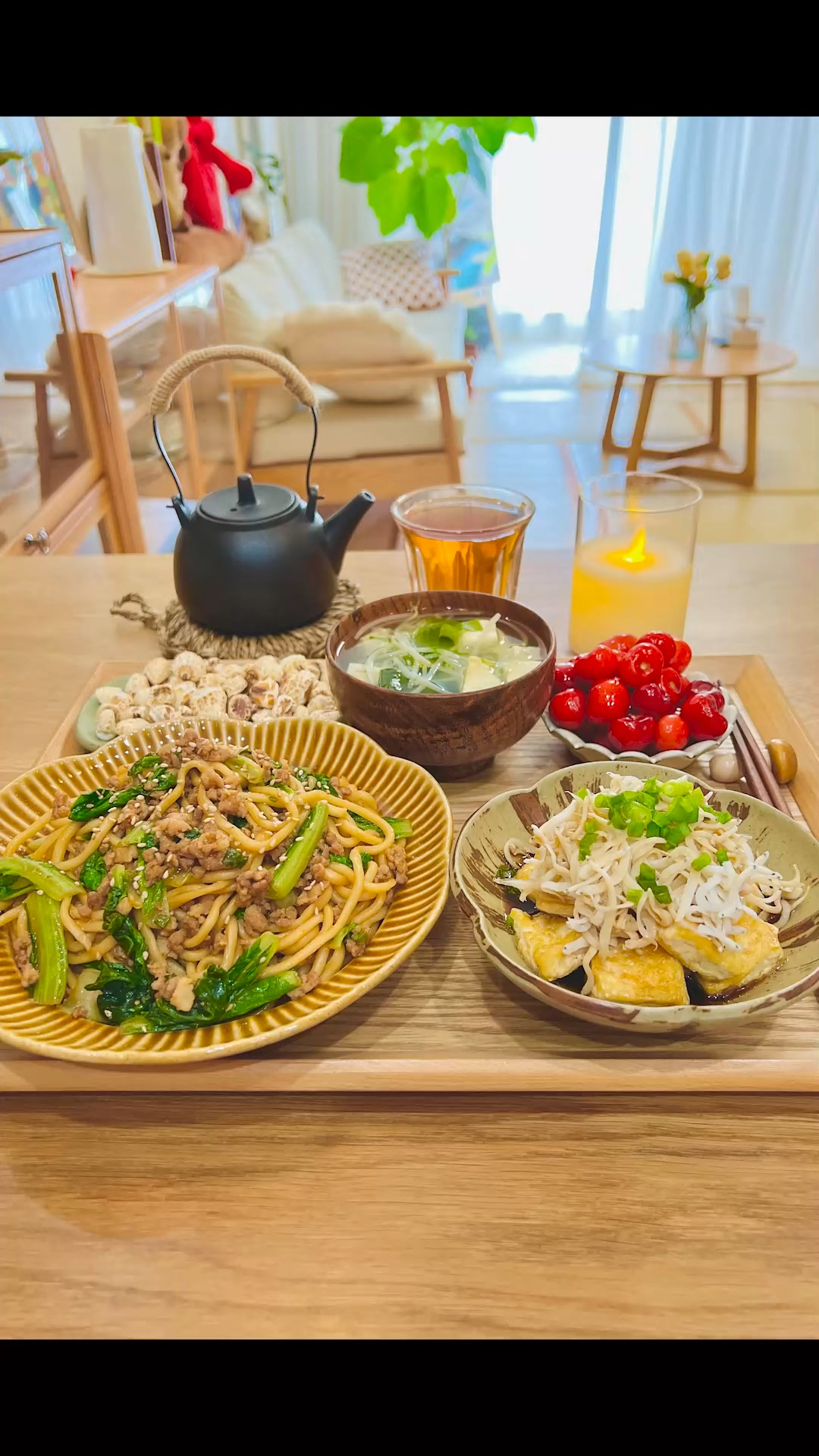 一人食vlog:肉末白菜炒面|豆腐拌小银鱼|裙带菜豆芽豆腐汤