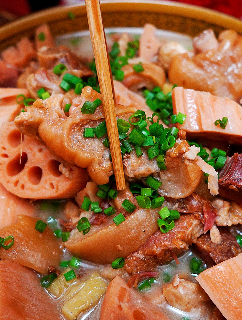 腊猪脚做的藕王养生汤,重庆人也爱吃