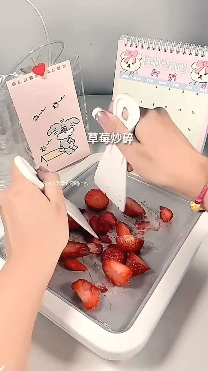 草莓脆啵啵炒酸奶
