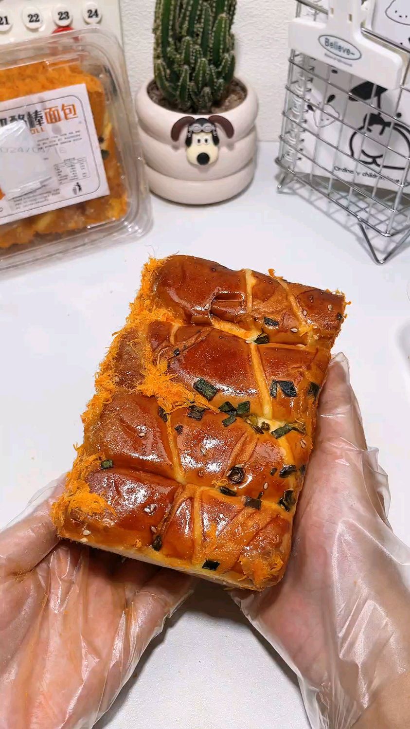 奶香浓郁超多酱的肉松酱多多面包,大口吃简直不要太满足啦!