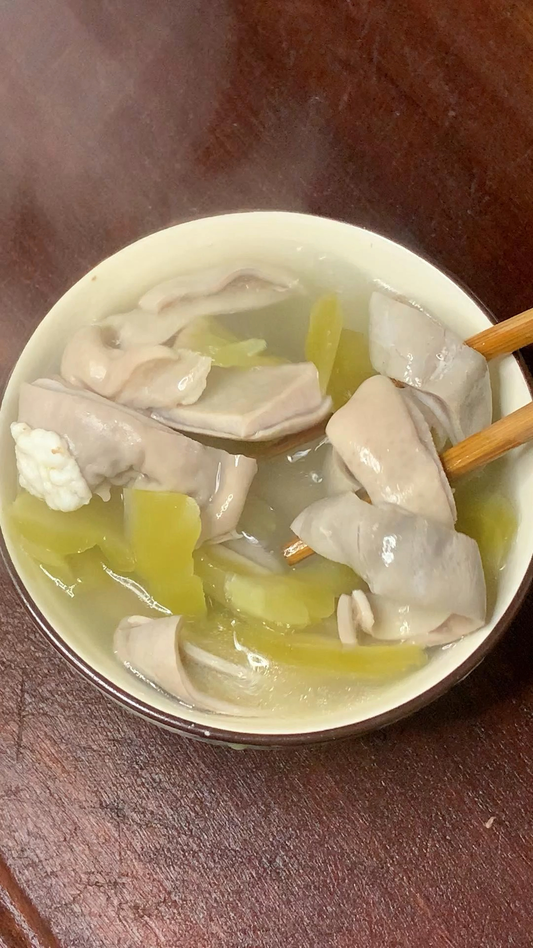 潮汕人喜欢的家常菜:咸菜猪肚汤,看似平平无奇,却怎么都喝不够