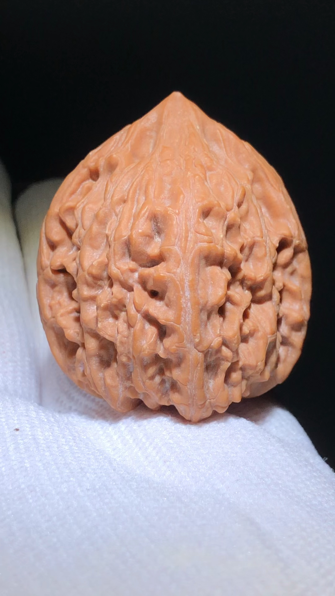 四大名核之一老树原桩鸡心,好皮子玩出好核桃。