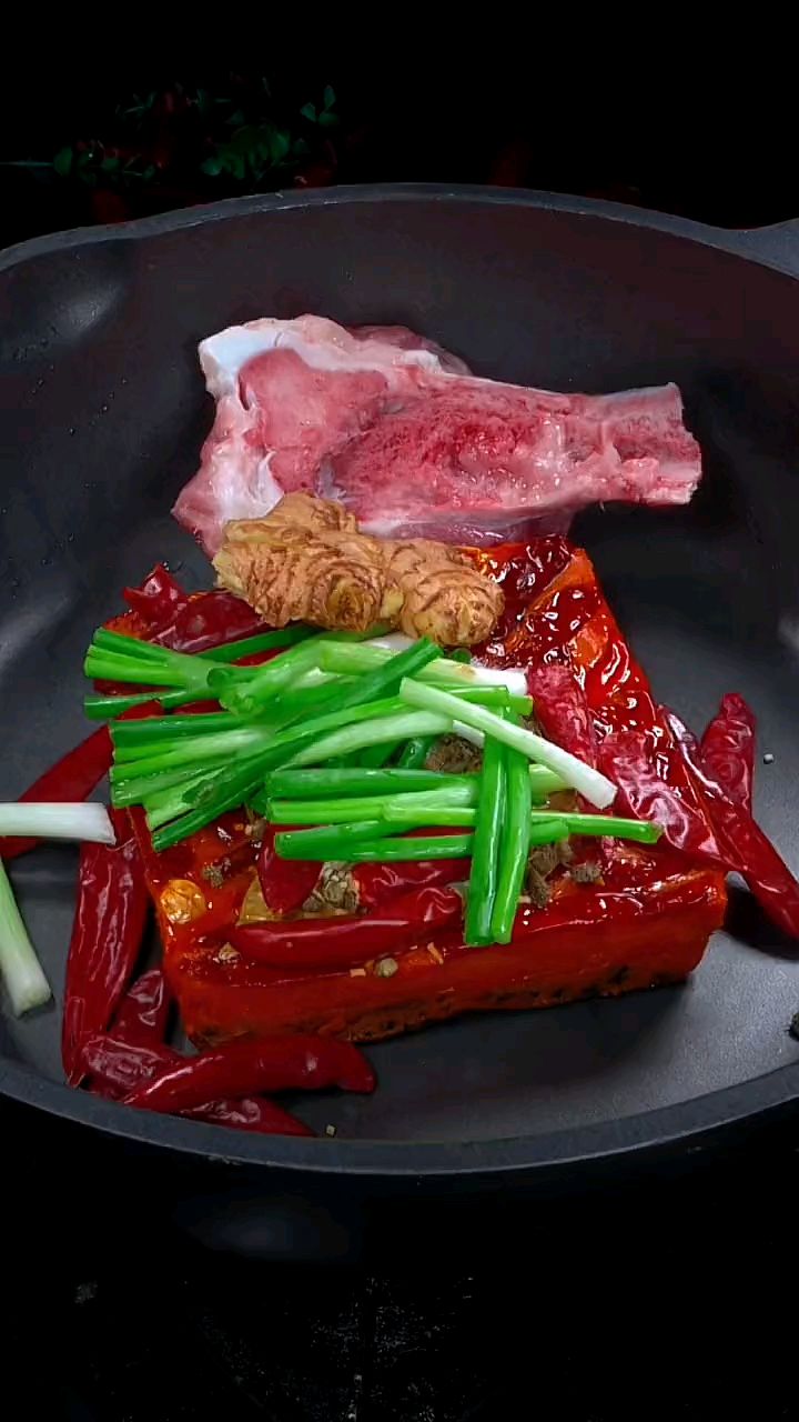 火锅要想好吃,汤底调料非常关键