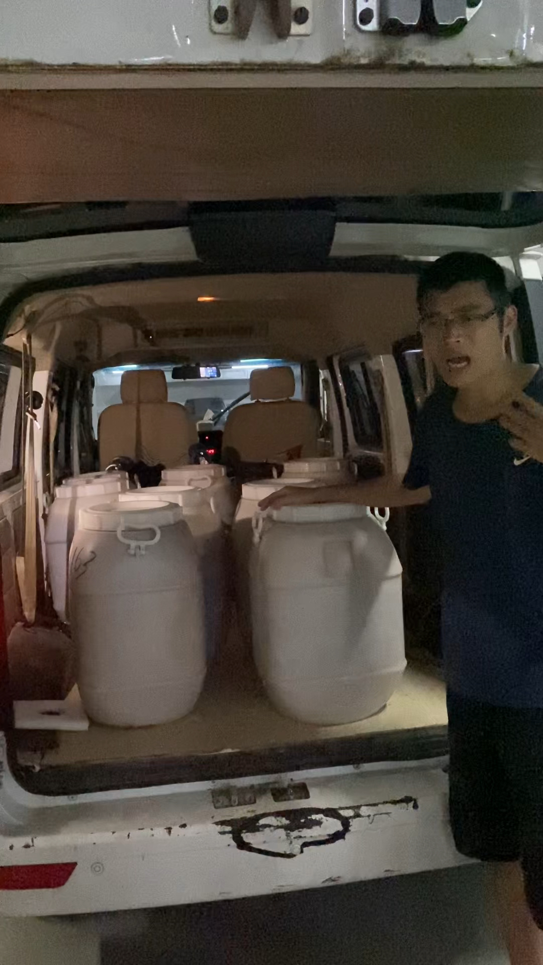 买蜂蜜最好选冬蜜荔枝蜜属于春蜜自然条件下波美度低