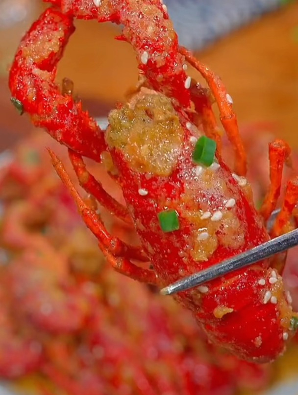 好吃到壳都好吃的咸蛋黄焗龙虾