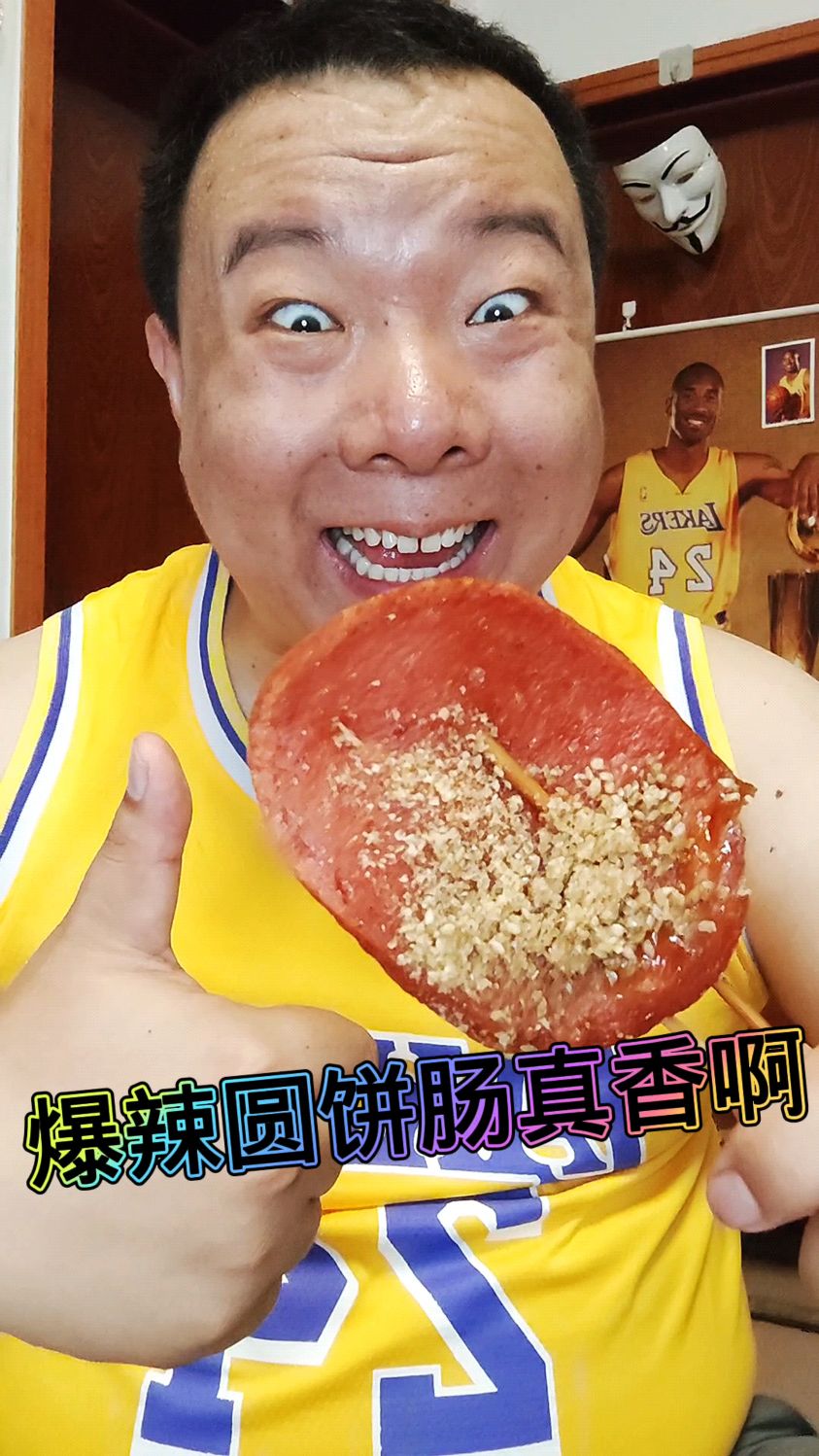 还好我带了一根清真风味的牛肉大火腿吃上一吃真香啊吃饱了加油干