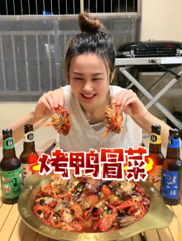 四川的冒菜配烤鸭真是绝了!也太好吃了吧!
