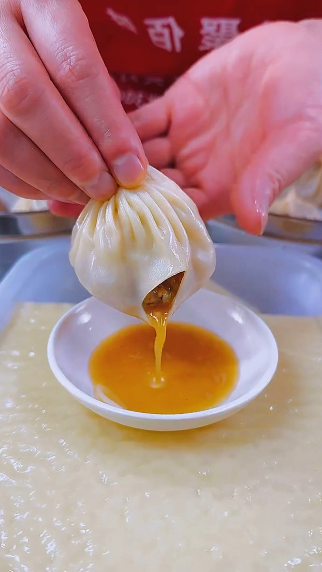 这才是真正的灌汤包