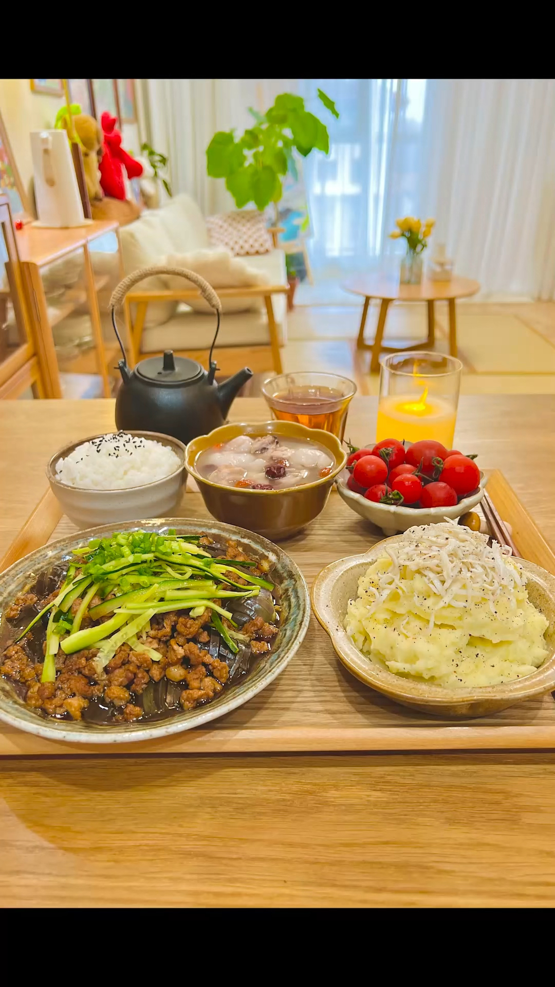 一人食vlog:凉拌茄子肉末|蒜香银鱼土豆泥|荔枝鸡汤