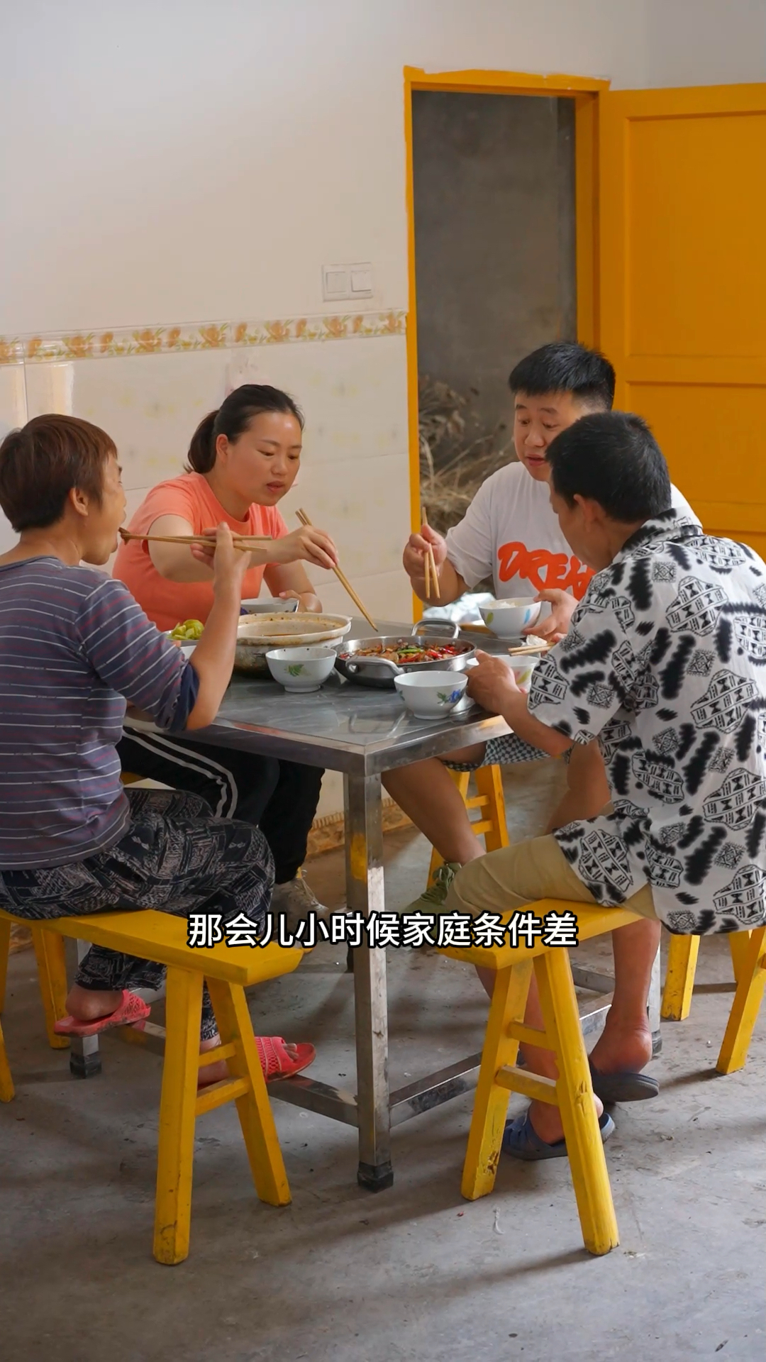 一笼猪肝一把血皮菜,加泡椒泡椒大火爆炒,出锅就是一道下饭菜