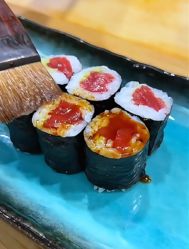 金枪鱼寿司卷:从源起到制作的一道美食传奇
