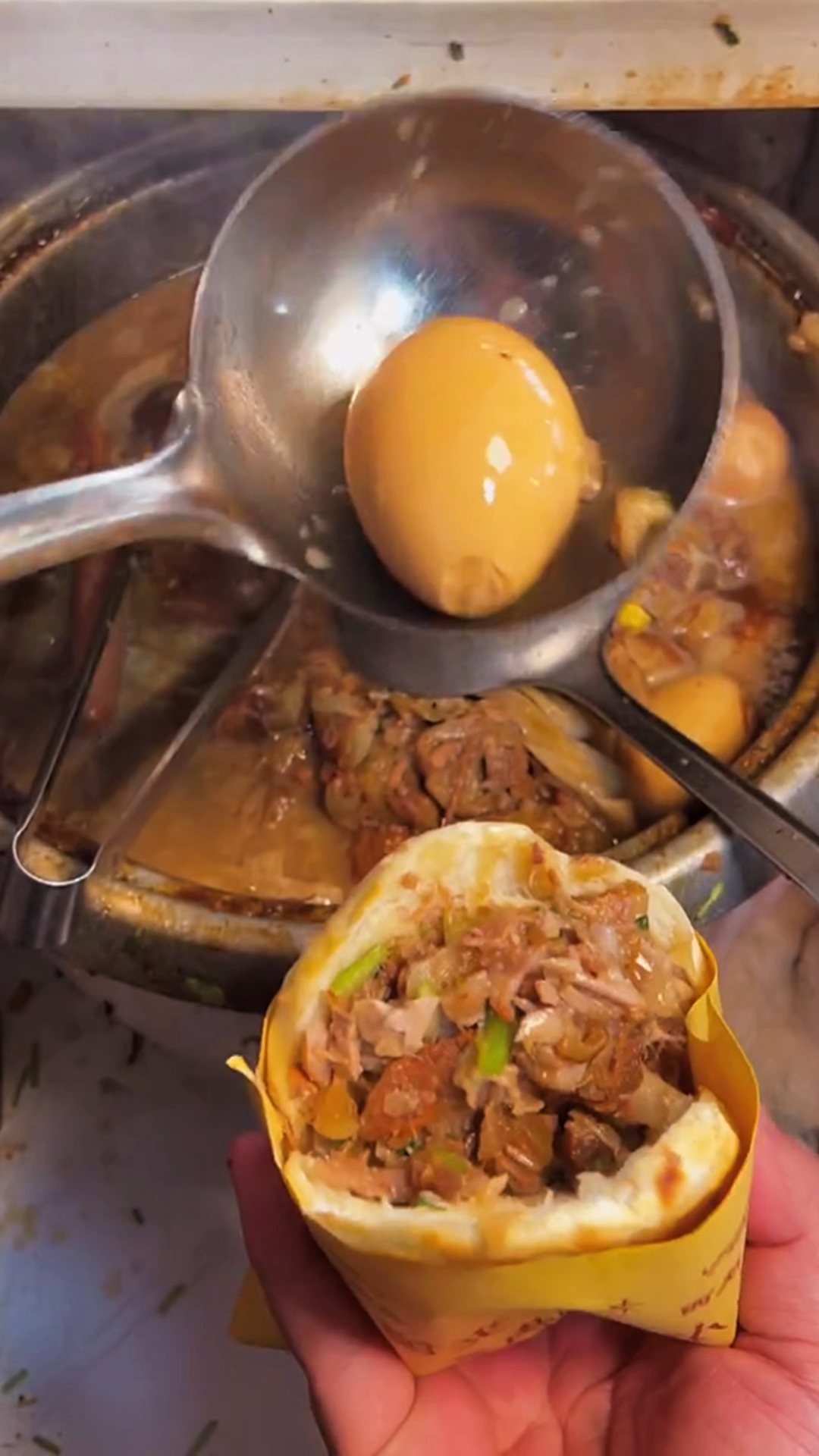 高配肉夹馍,加个卤蛋