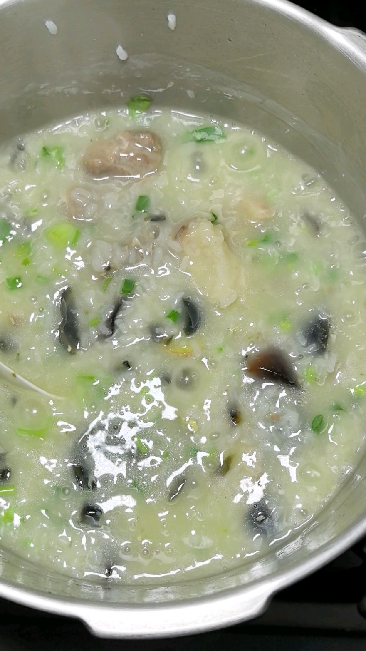 皮蛋排骨粥:在家简简单单又一餐