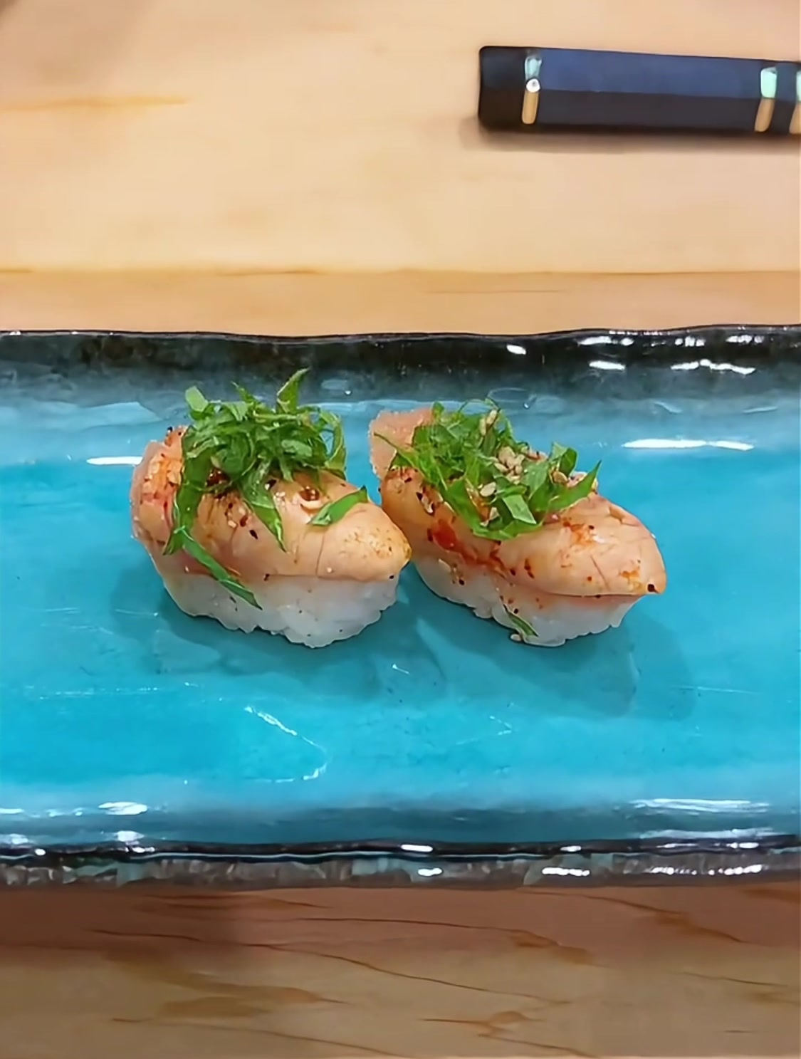 种类丰富、口感细腻:烤鳕鱼籽手握寿司的魅力