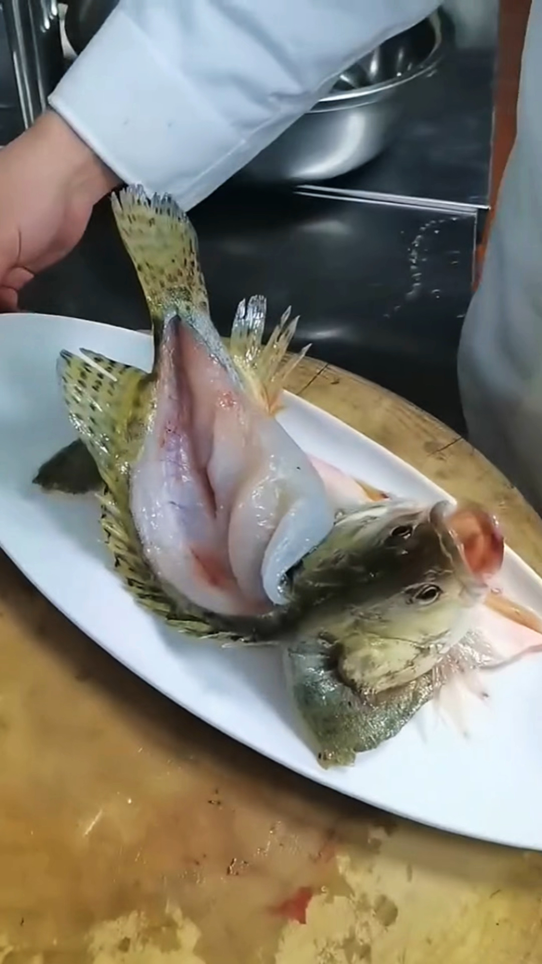 制作清蒸海鱼的方法