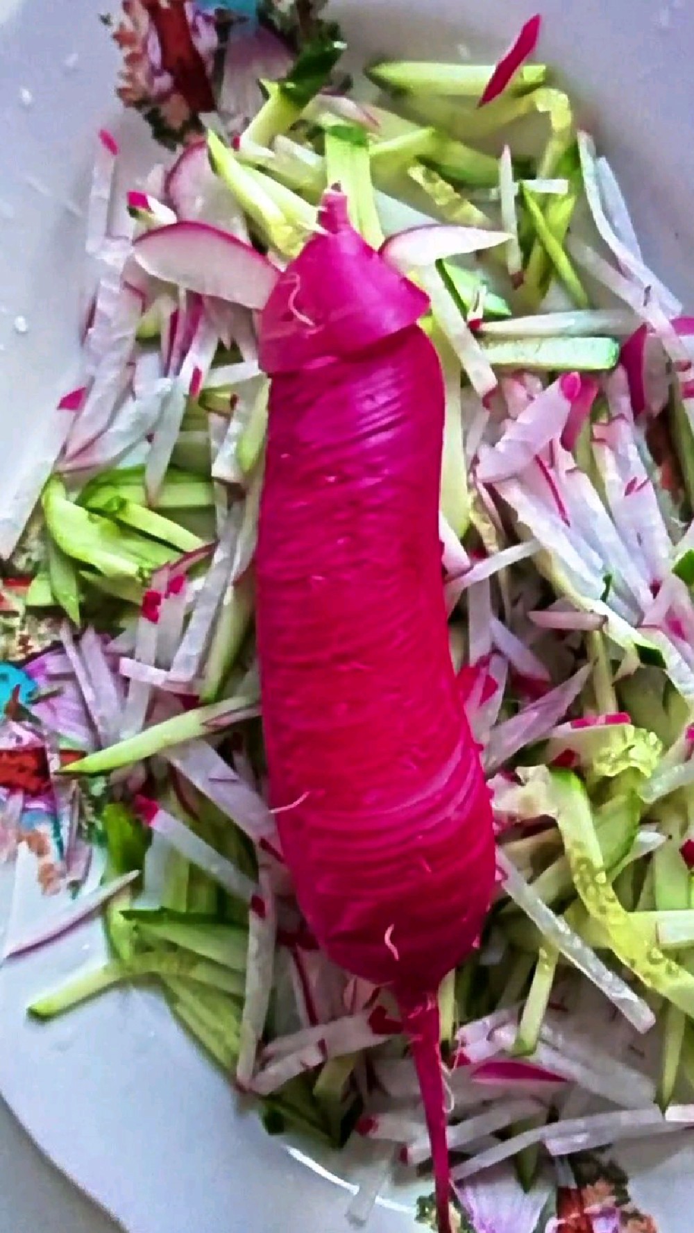 水萝卜与黄瓜搭配凉菜