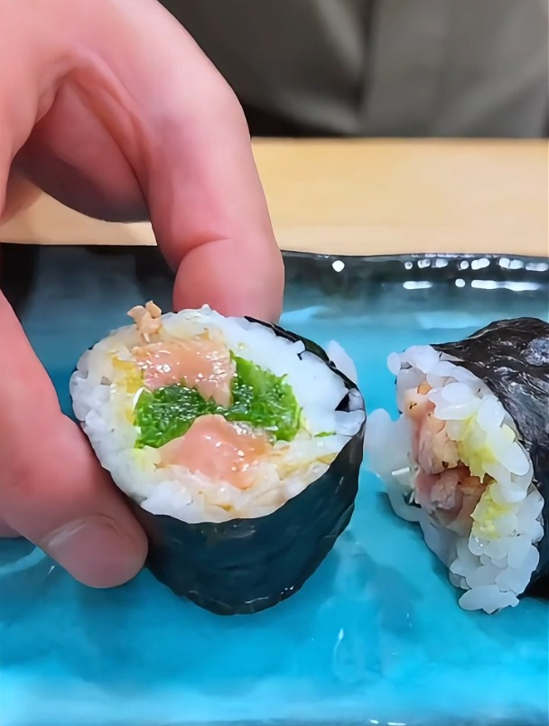 让你一见倾心的日式美食:芽葱吞拿鱼寿司卷