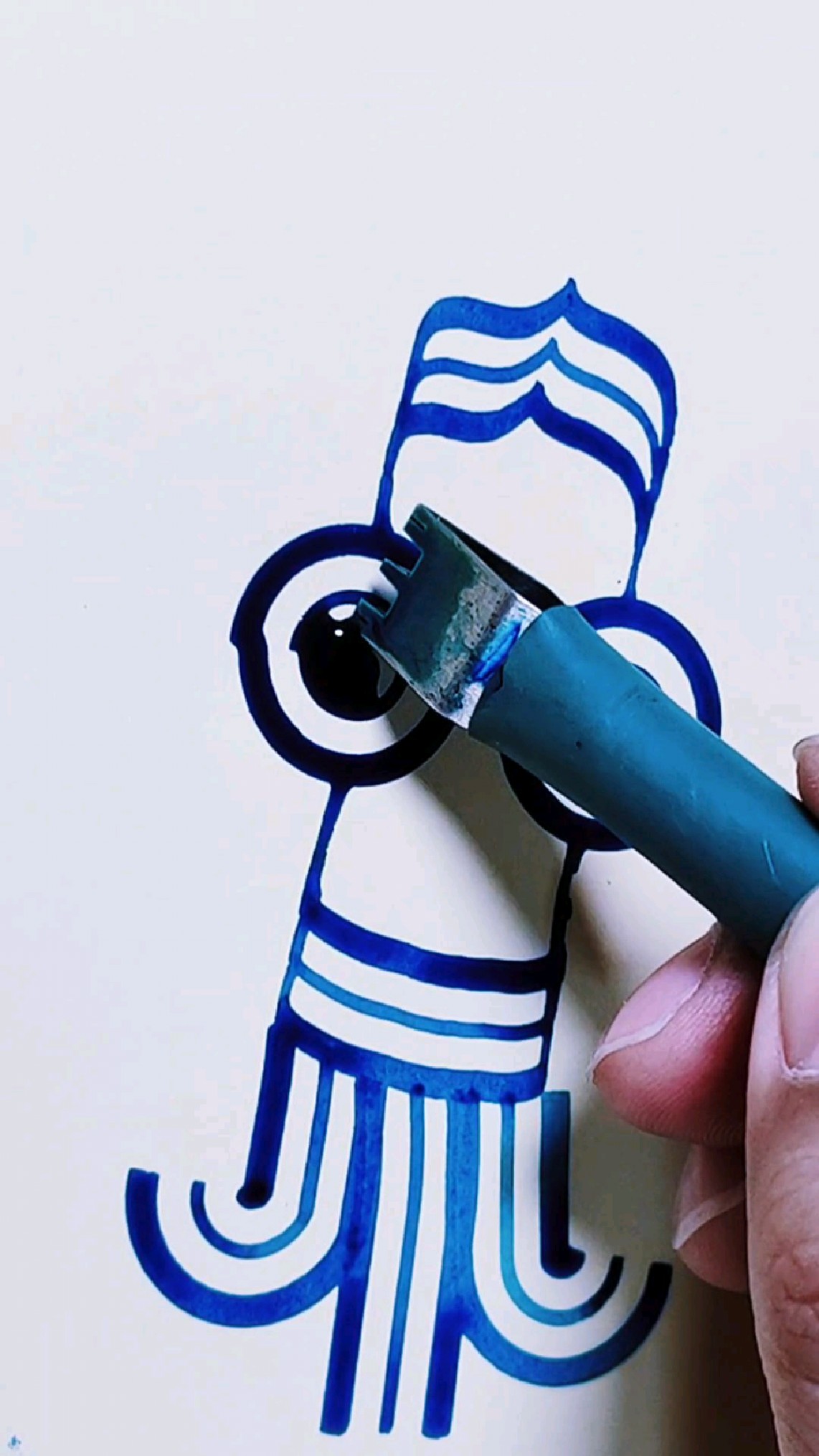 看看这只鱿鱼画得可爱不