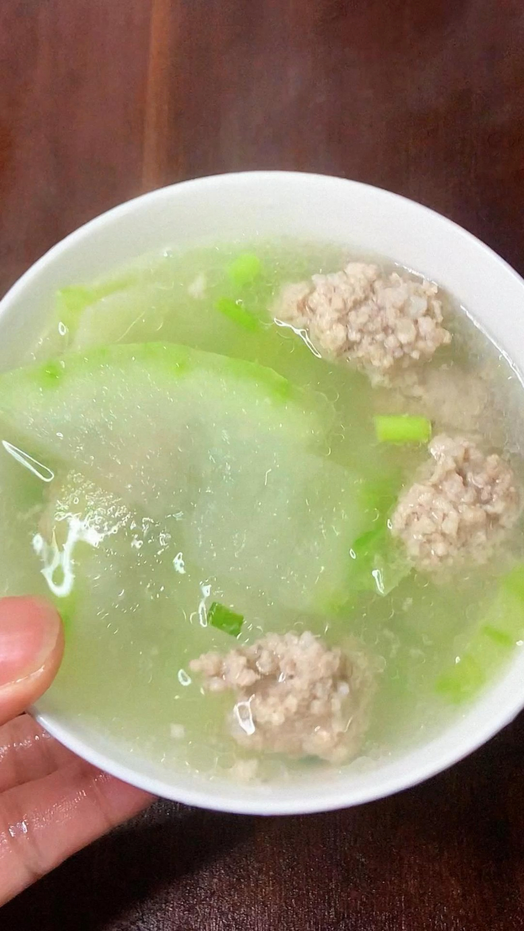 夏天多给家人煮这碗冬瓜丸子汤,汤味鲜美,是一道老少皆宜汤品