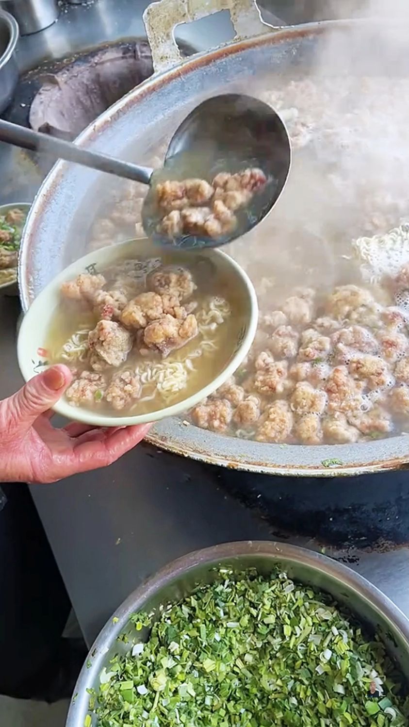 路边摊美食,特色驴杂汤