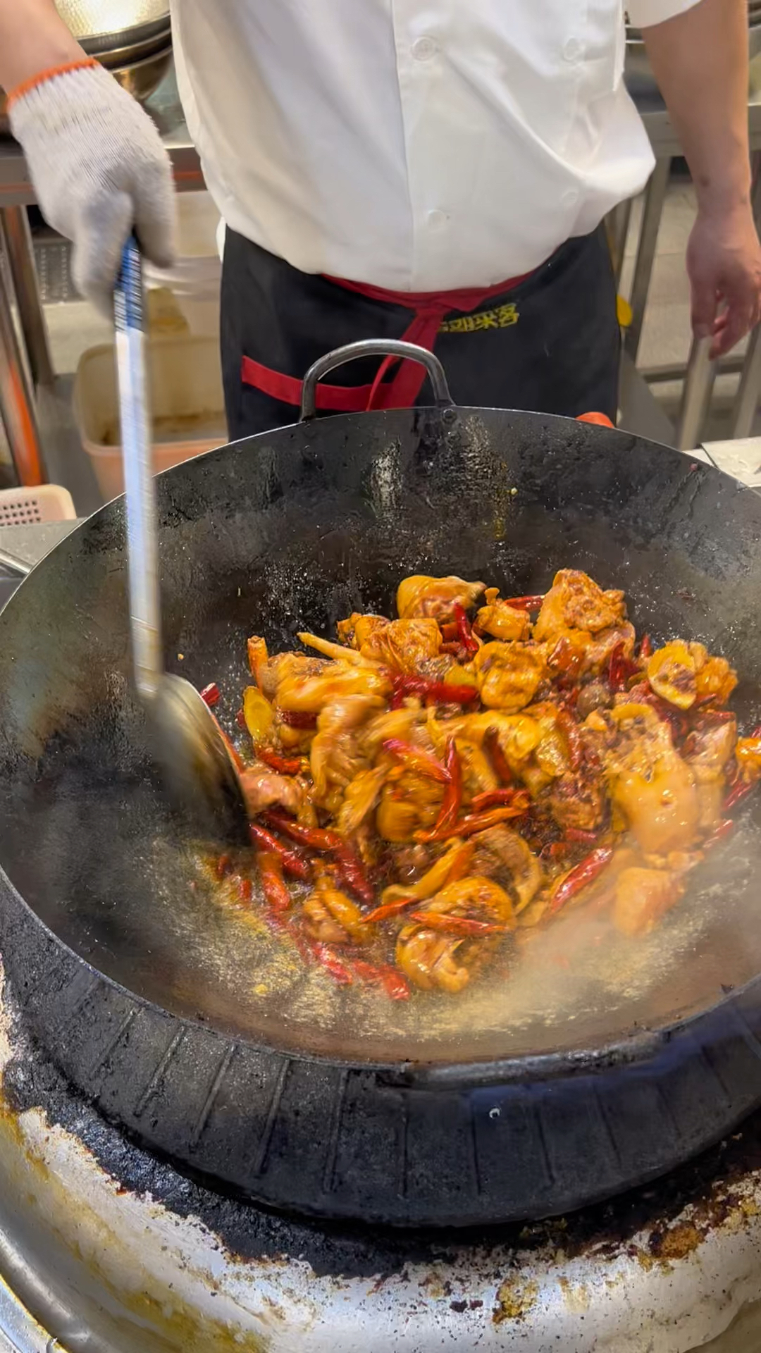 单锅鲜炒味道好,吃了多年的老店西部来客大盘鸡已经20年,想吃吗