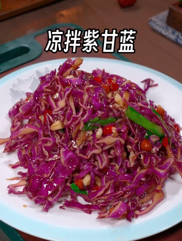 夏天的餐桌上做一道这样的凉拌菜,清脆爽口,家人们都爱吃