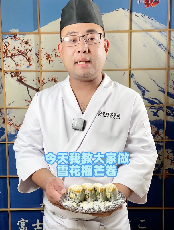 雪花榴芒卷 榴莲便宜了 夏天做榴莲寿司 创意水果寿司