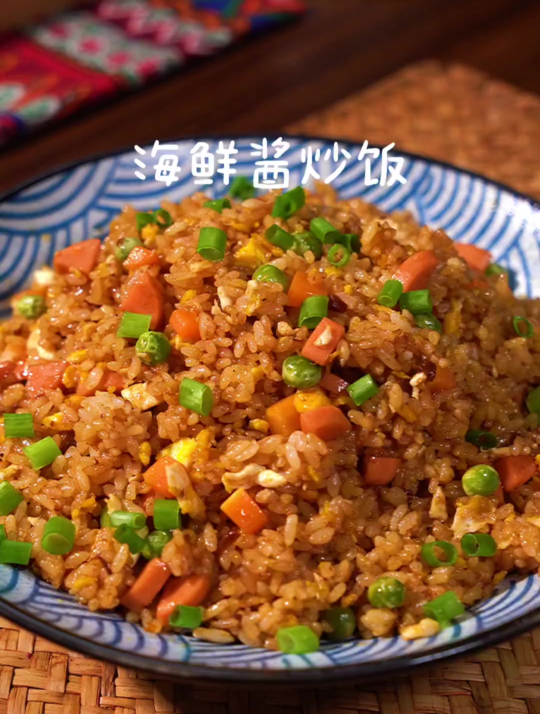 从小我妈就告诉我 炒饭一定得颠锅 所以练了好几年