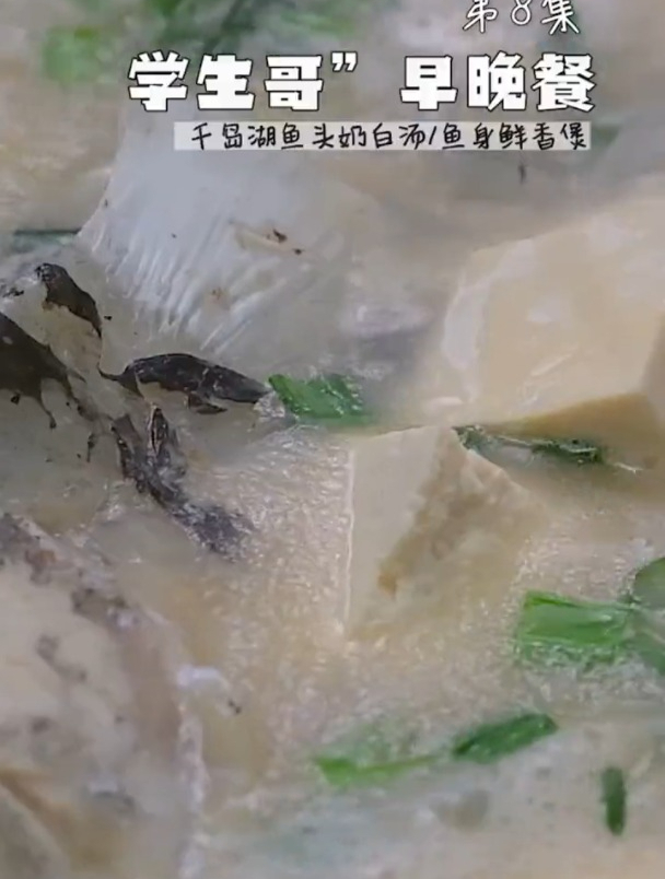 “学生哥”假期的早晚餐 今天学生哥做了“豪华”早餐!