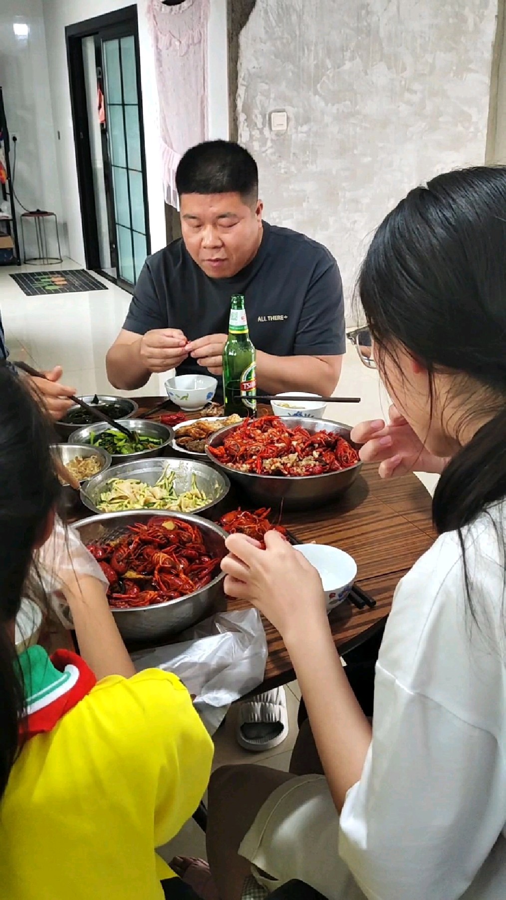 又到了吃小龙虾的季节,真是两大盆都不够吃啊