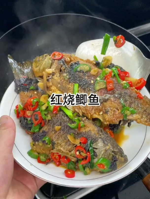 这样做的红烧鲫鱼别提有多好吃了!