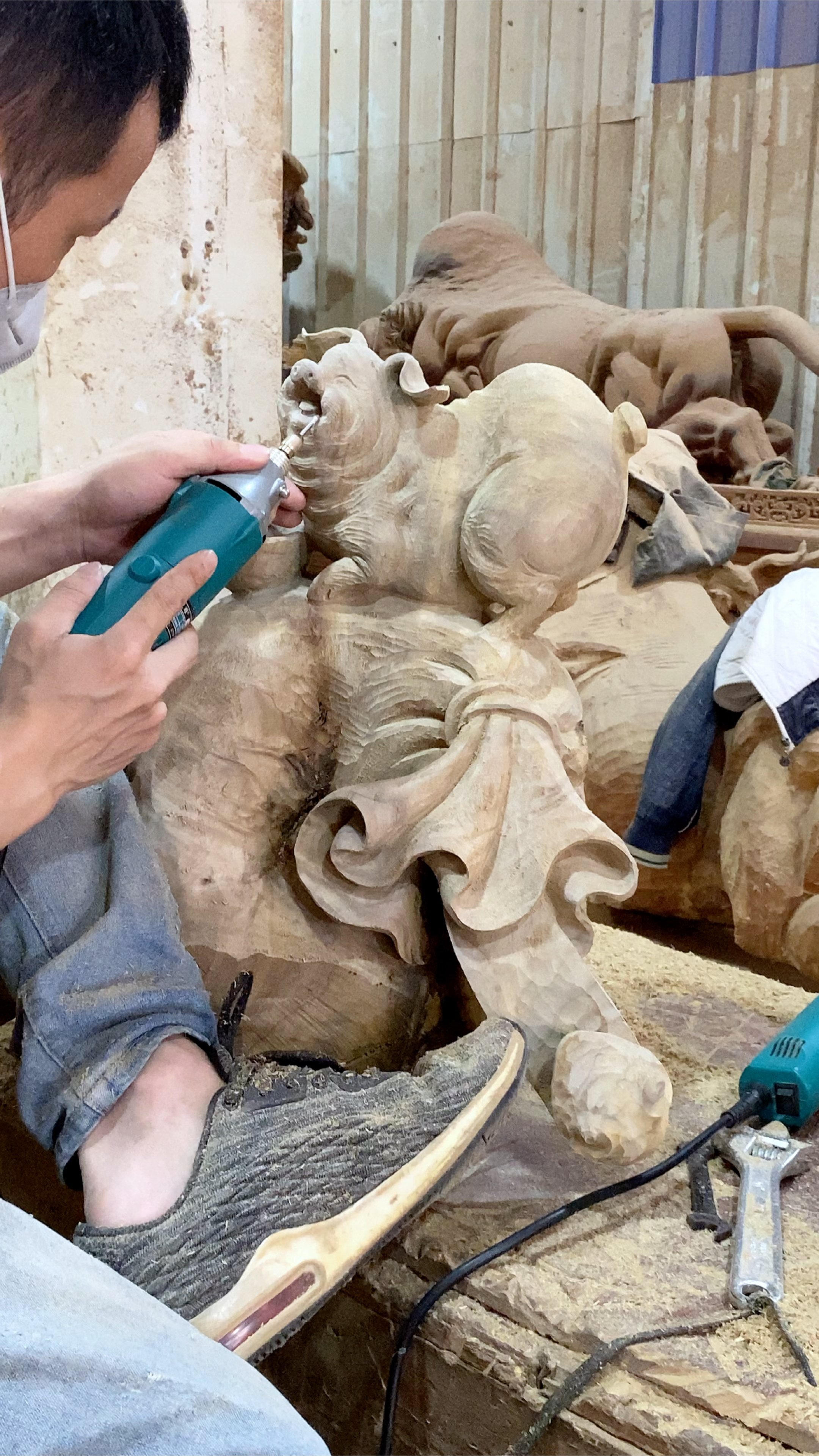 木雕招财猪手工雕刻生肖摆件