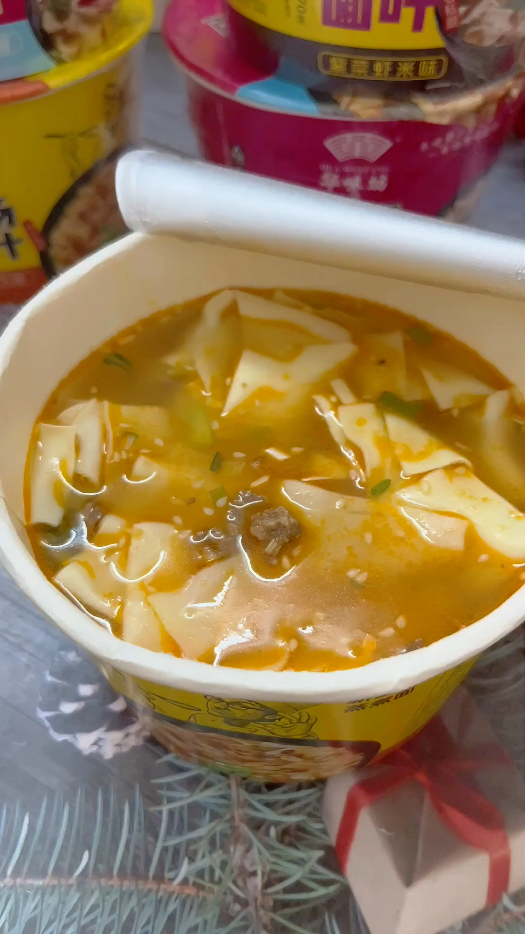 早上来不及做早餐,你就试试这碗酸汤面叶,面叶爽滑,汤汁酸爽