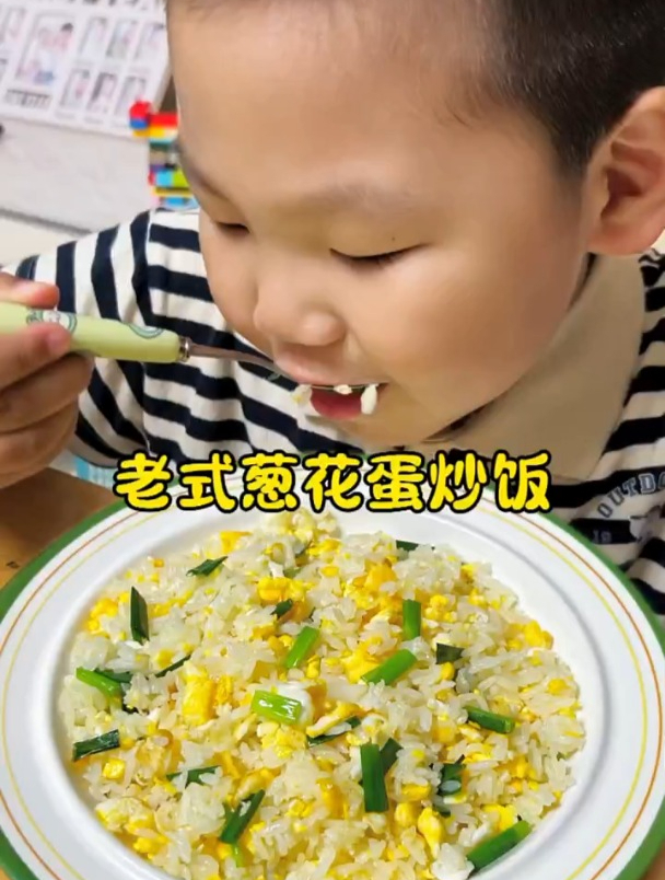老式葱花蛋炒饭,简单家常又好吃