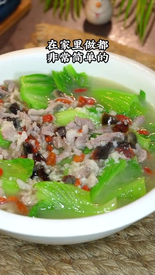 不用再去外面买爽脆清甜的上汤芥菜了,其实在家做超级简单,有汤